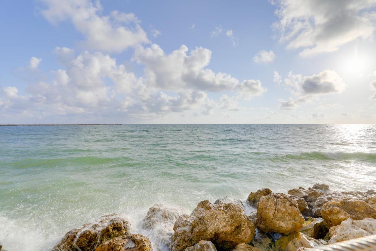 Oceanfront Condo With Balcony And Stunning Views! Clearwater Beach Extérieur photo