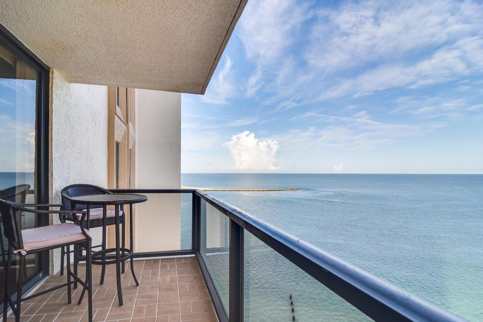 Oceanfront Condo With Balcony And Stunning Views! Clearwater Beach Extérieur photo